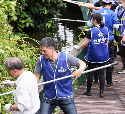  克服外來種威脅 台塑生醫首創小花蔓澤蘭天然抑制劑